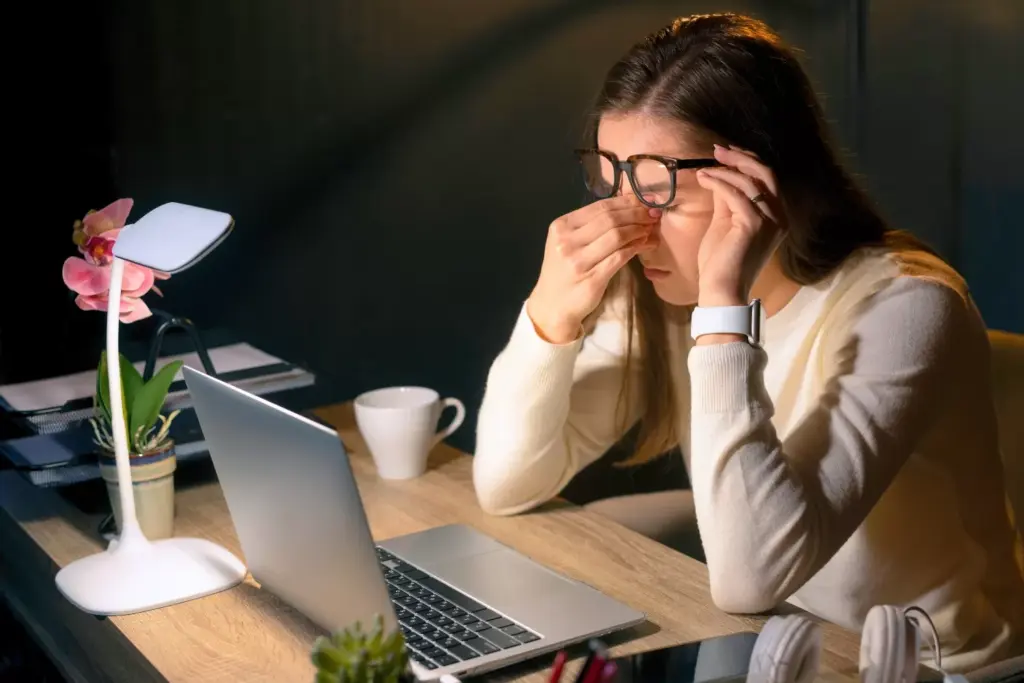 Cara Sederhana Mengurangi Ketegangan Mata Digital